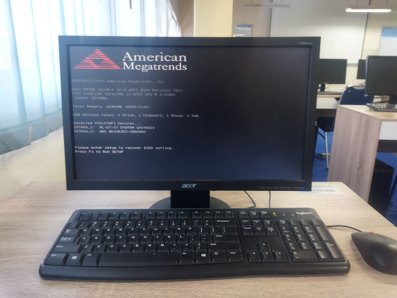 Monitor Acer V193HQV