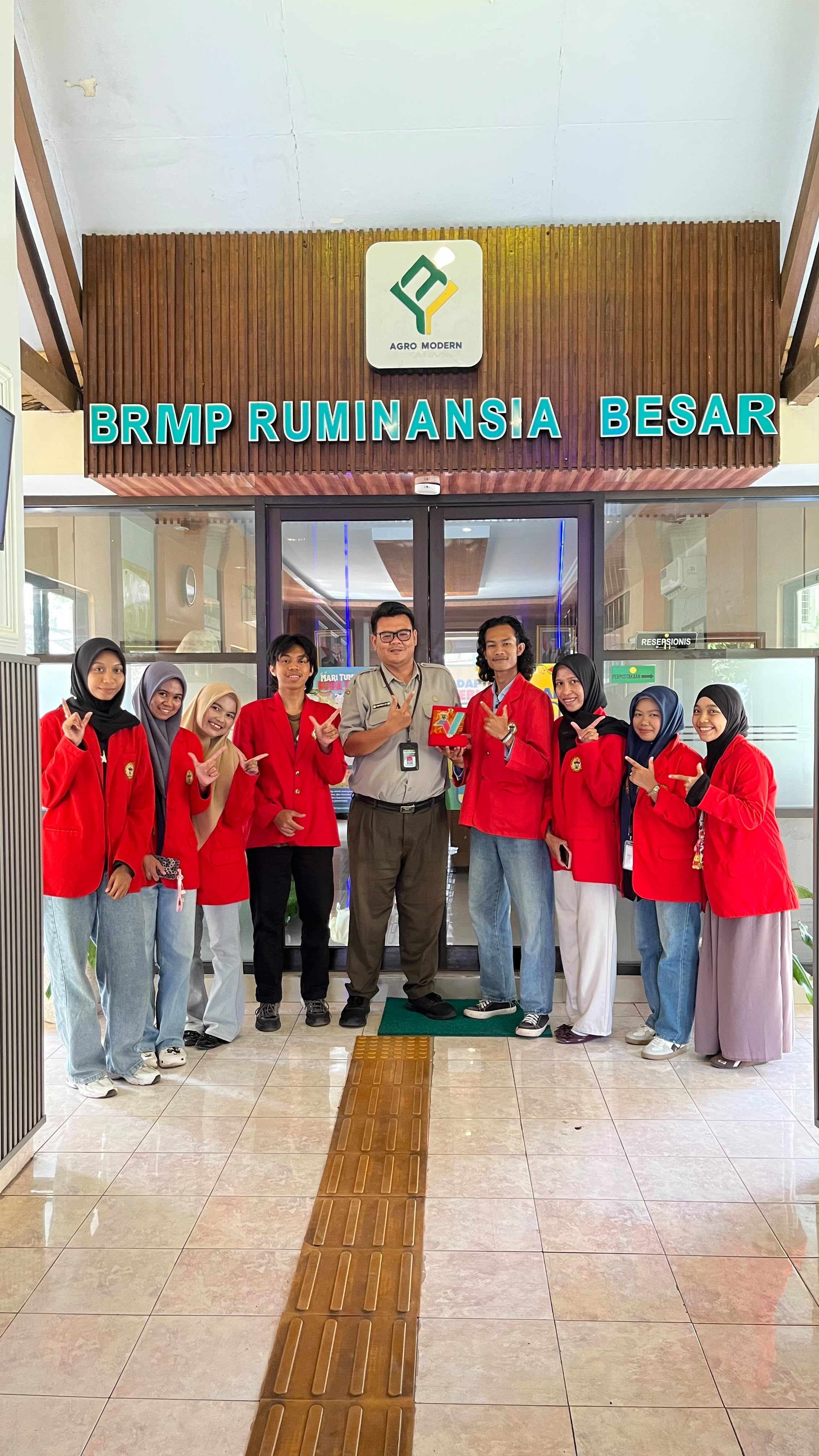 Mahasiswa Teknologi Pakan Ternak Selesaikan Program Magang di BRMP RB