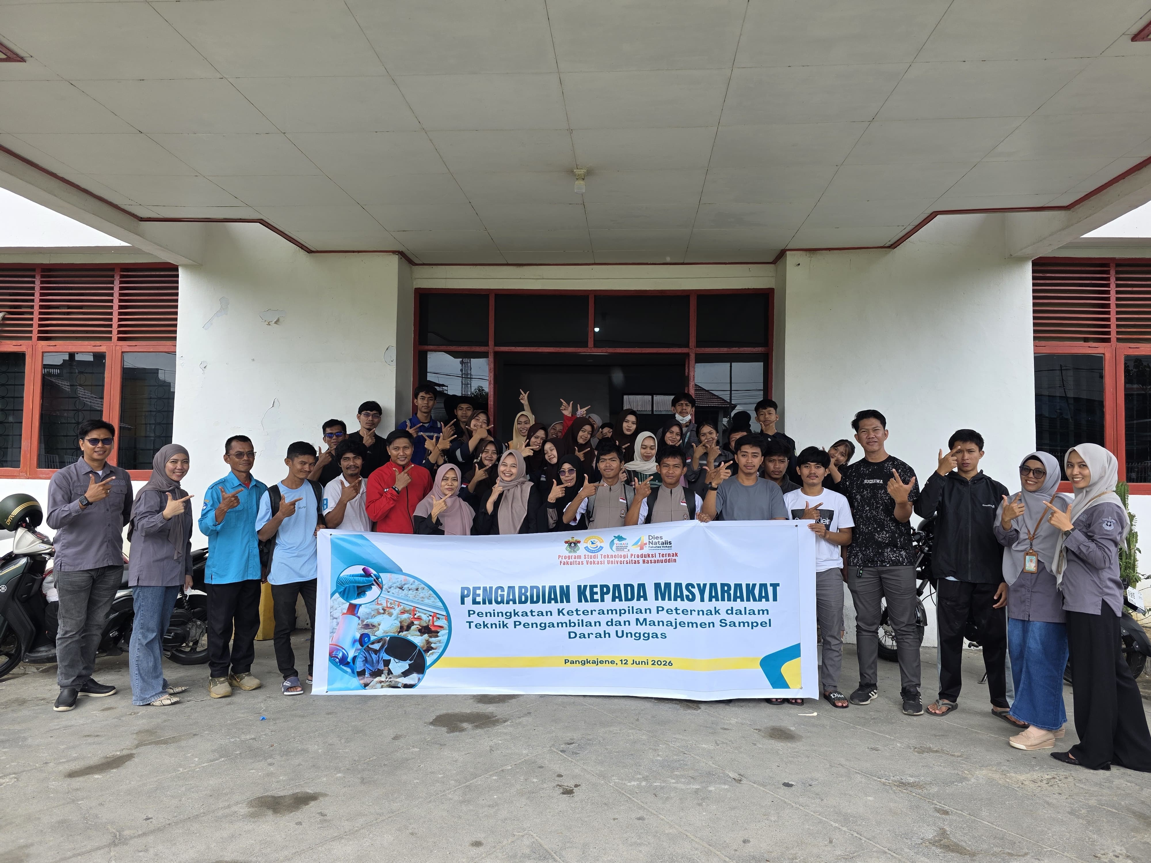 Program Studi Teknologi Produksi Ternak Fakultas Vokasi Unhas Gelar Pelatihan Teknik Pengambilan dan Manajemen Sampel Darah Unggas bagi Siswa SMK dan Peternak