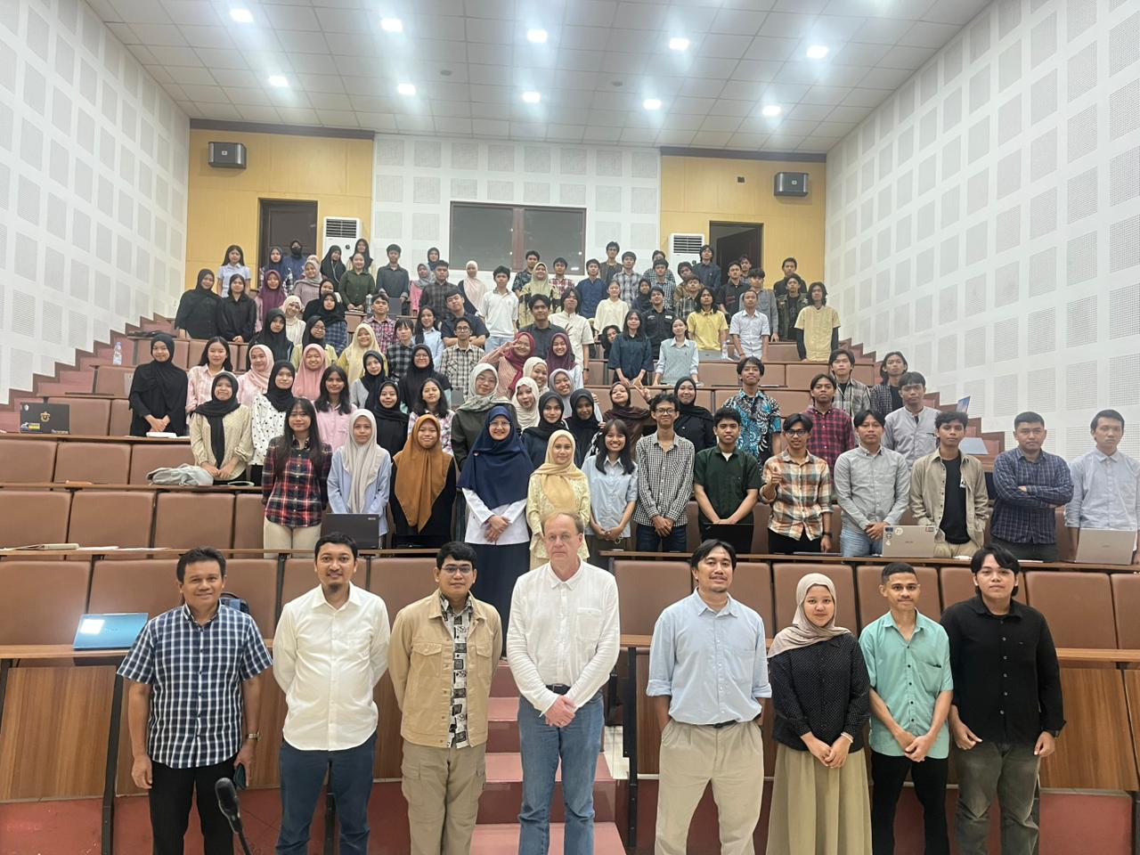 Mahasiswa Geofisika Unhas Pelajari Dasar Fisika Gelombang bersama Profesor RWTH Aachen University