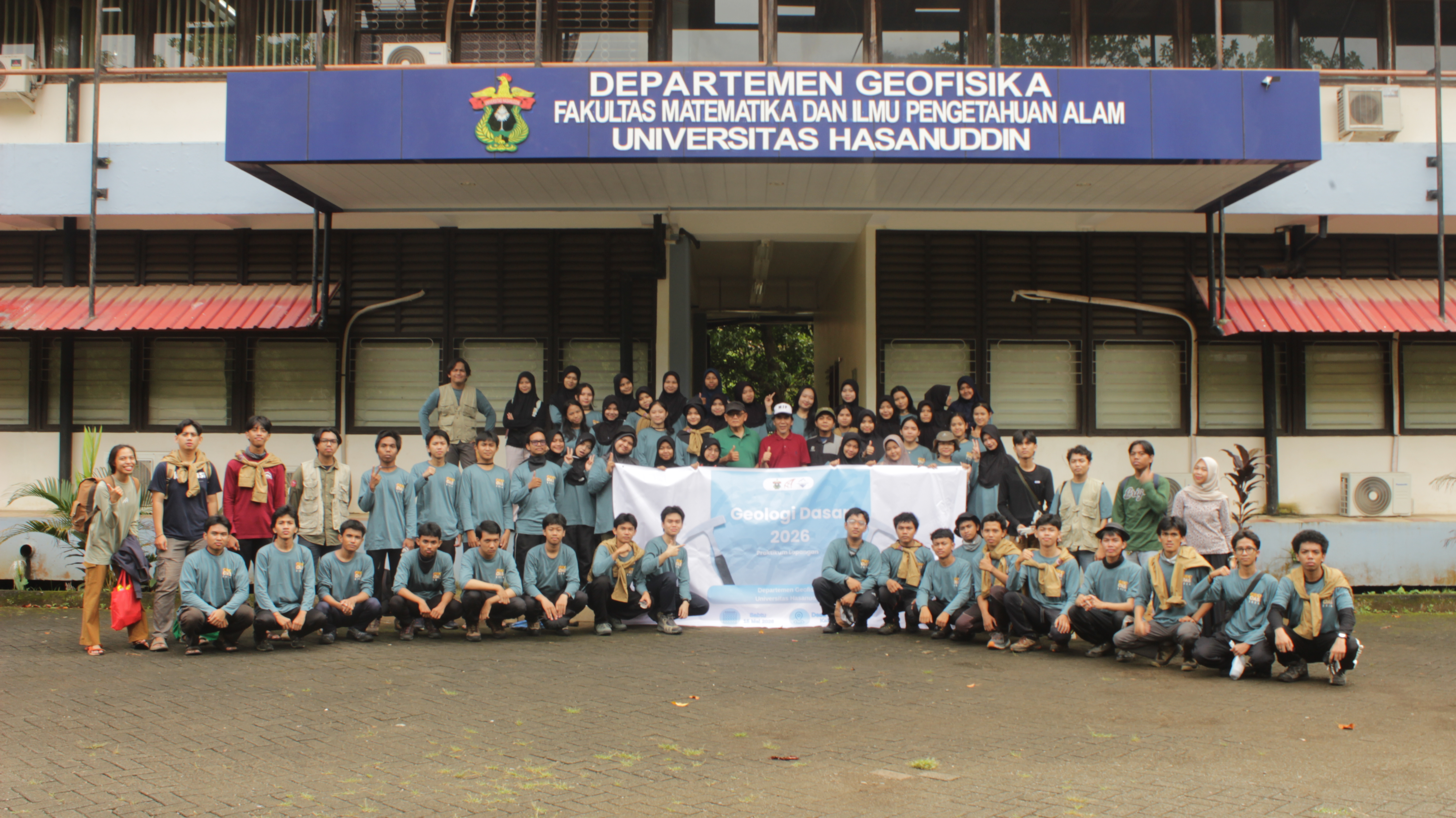Geophysics Department Students of Hasanuddin University’s Faculty of Mathematics and Natural Sciences Class of 2025 Conduct Geology Fundamentals Field Practicum