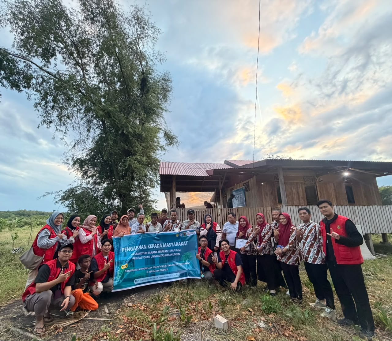 Community Service Program of the Dental Therapy Study Program at Unhas in the Selayar Islands