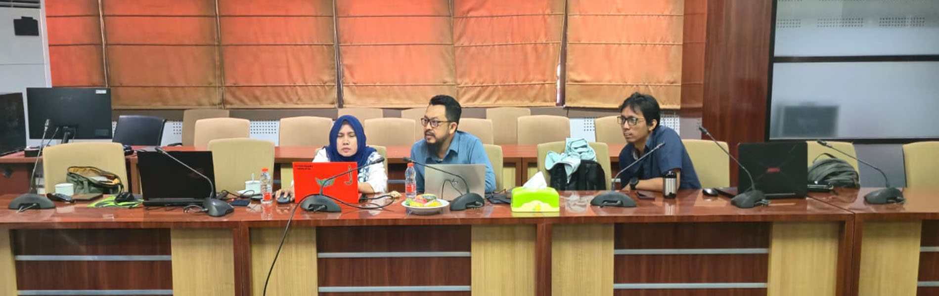 The Archaeology Undergraduate Programme at the Faculty of Humanities, University of Hasanuddin, is finalising its accreditation documents through joint form-completion coaching with LAMSPAK assessors