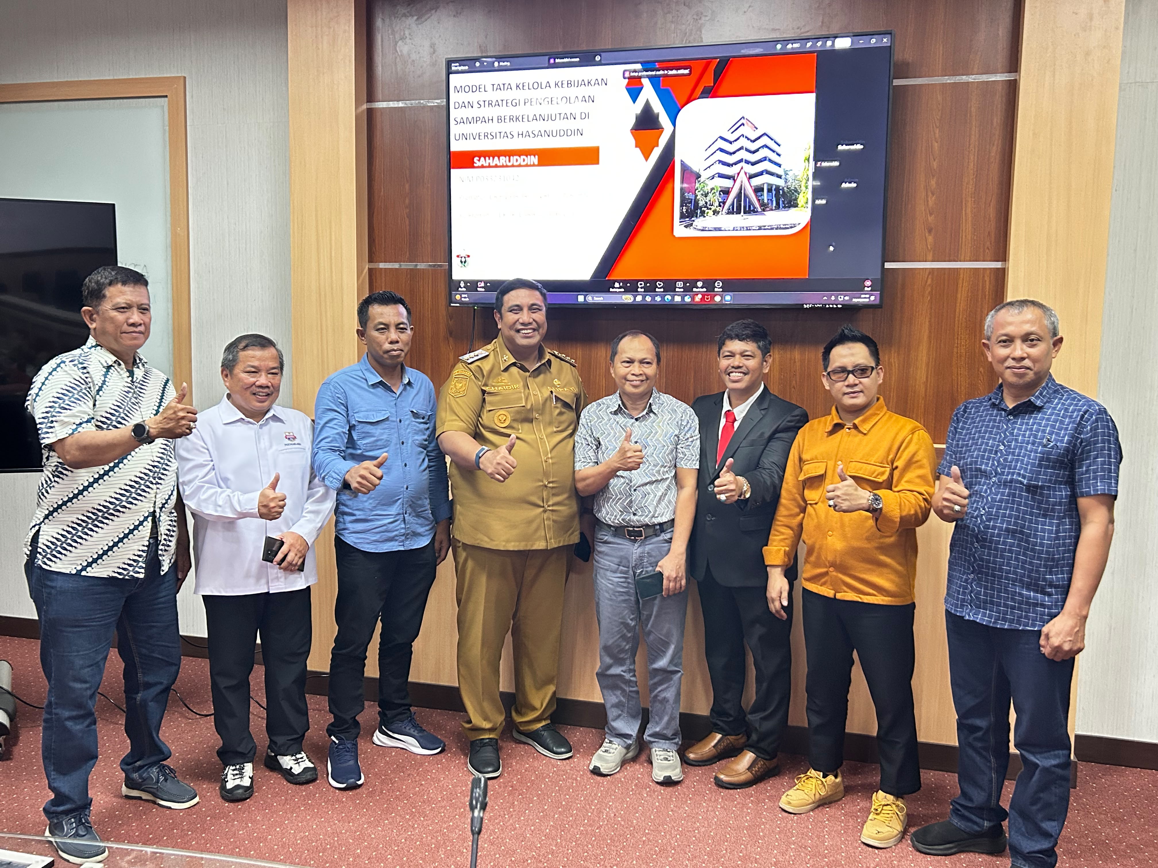 FIB Unhas Indonesian Literature Alumni Association Chairman Saharuddin Ridwan Earns Doctorate in Environmental Science