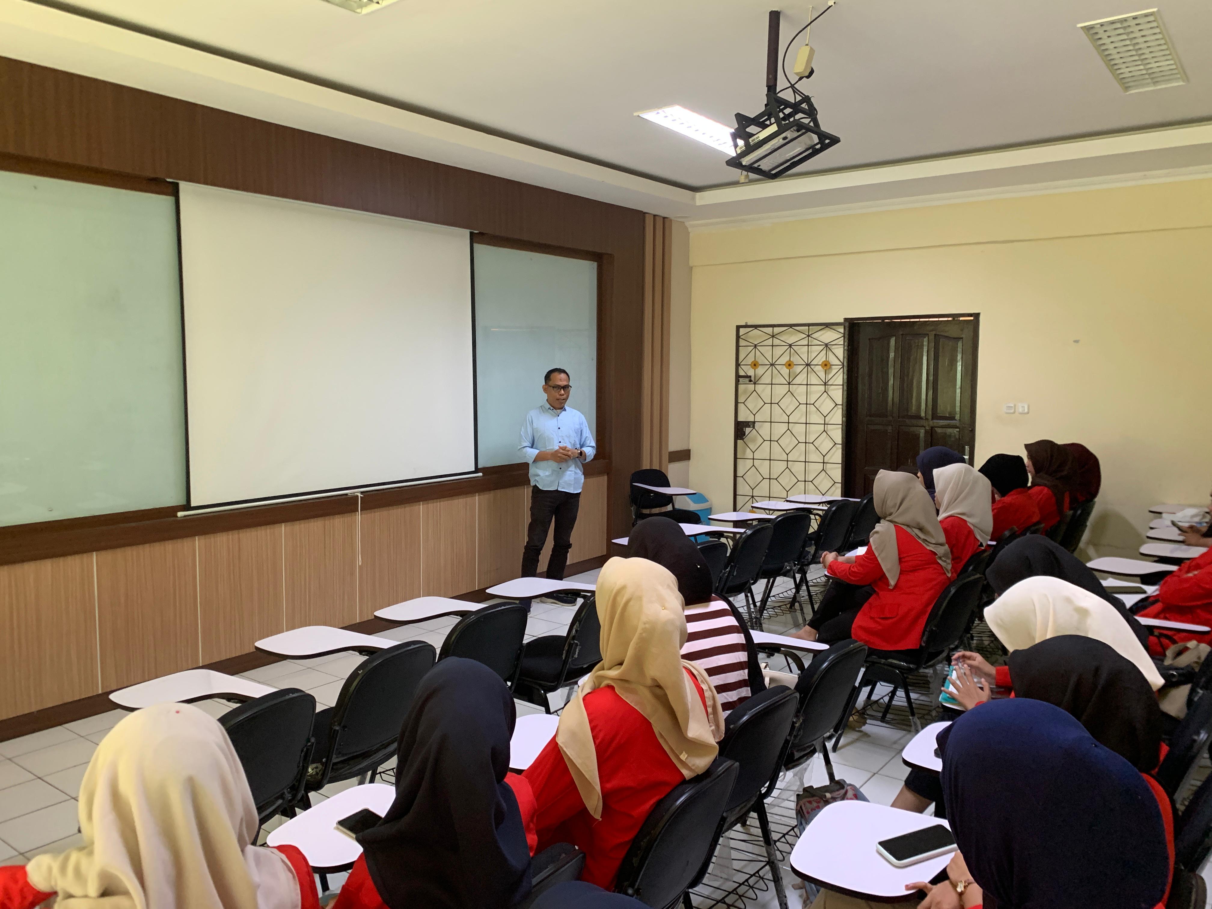 Praktisi Pers PT Herald Indonesia Berbagi Pengalaman dan Wawasan Jurnalistik Budaya kepada Mahasiswa Sastra Daerah Unhas