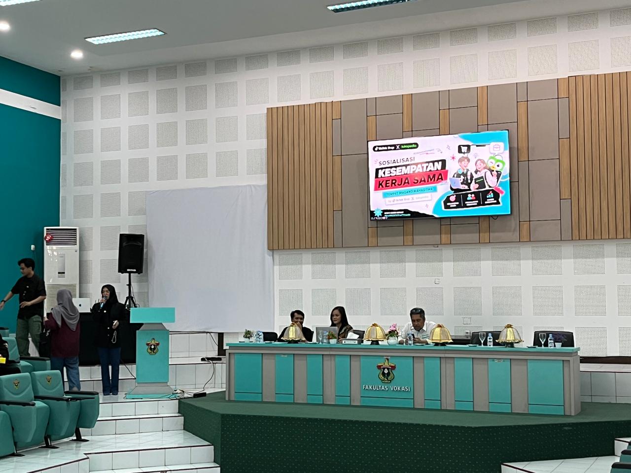 Hasanuddin University Vocational Faculty Holds Internship Socialization with TikTok Shop by Tokopedia