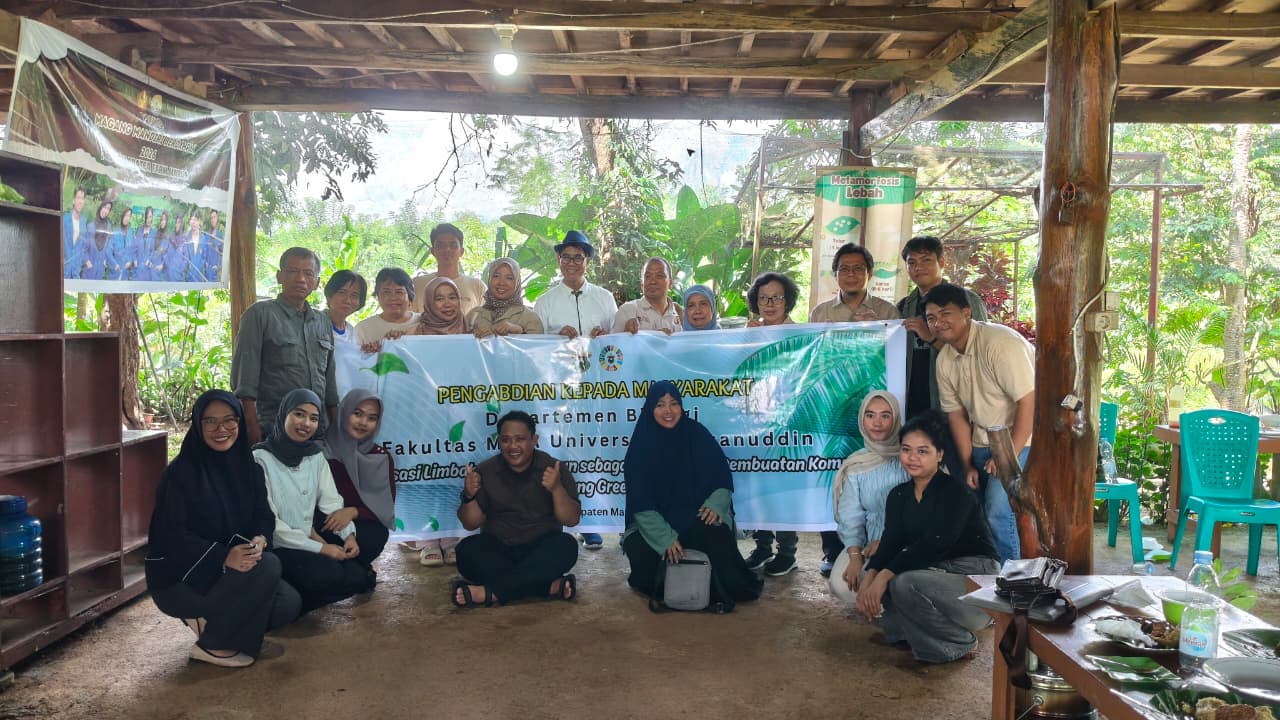 Unhas Department of Biology Holds Community Service Event to Optimize the Use of Leaf Litter for the Production of Eco-Friendly Compost