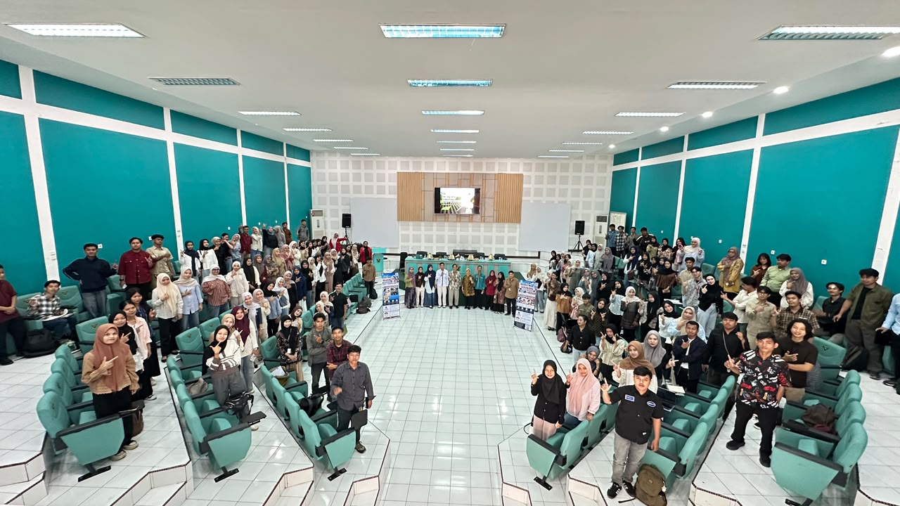 Vocational Faculty students and alumni of Hasanuddin University join an overseas job opportunities socialization