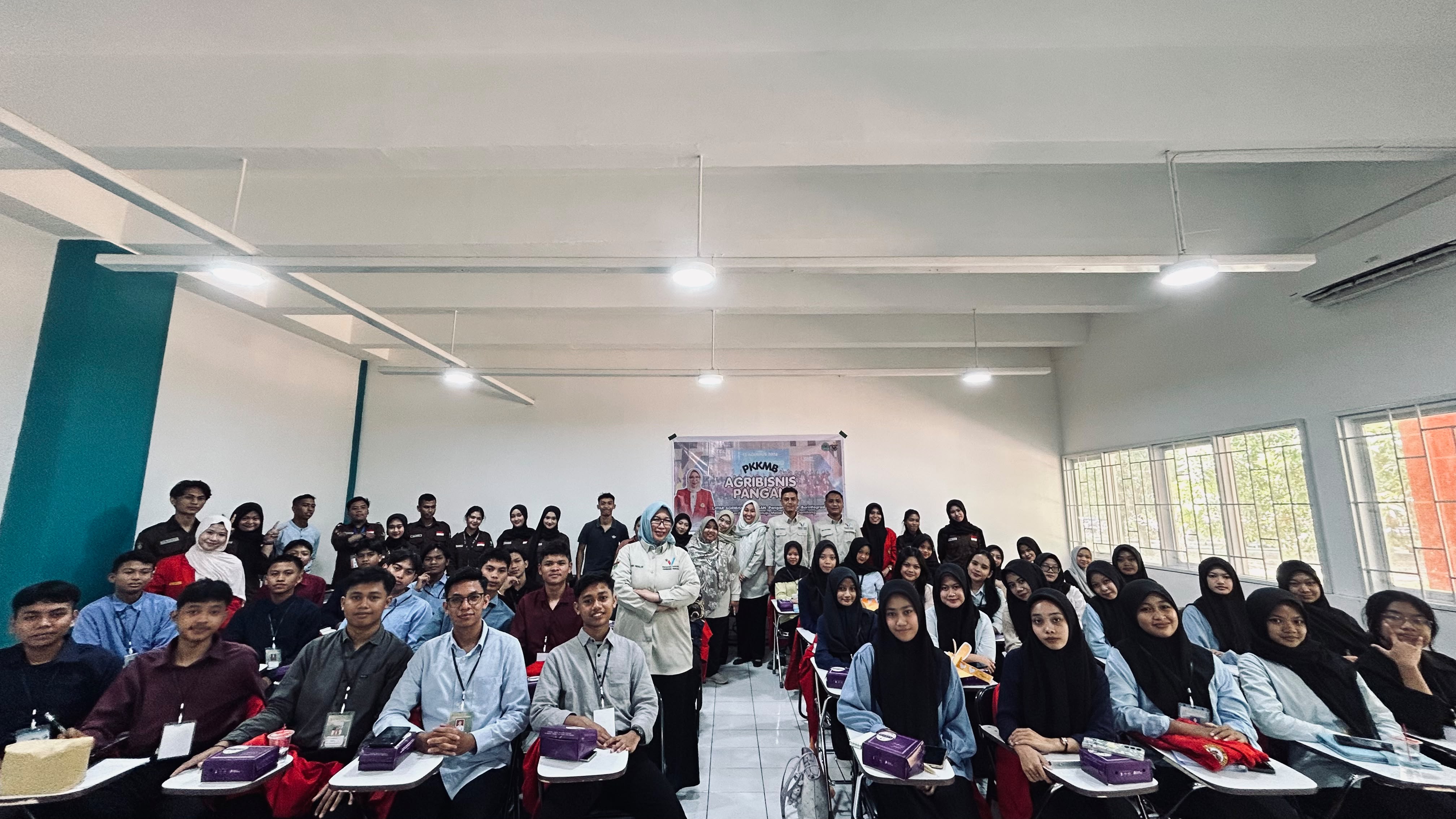 Unhas Food Agribusiness Welcomes New Students Through Study Program PKKMB