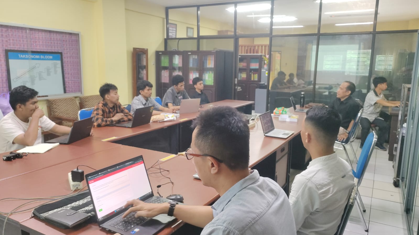 Alumni Inspiratif Berbagi Strategi PKM, Mahasiswa Sastra Daerah FIB Unhas Siap Ukir Prestasi