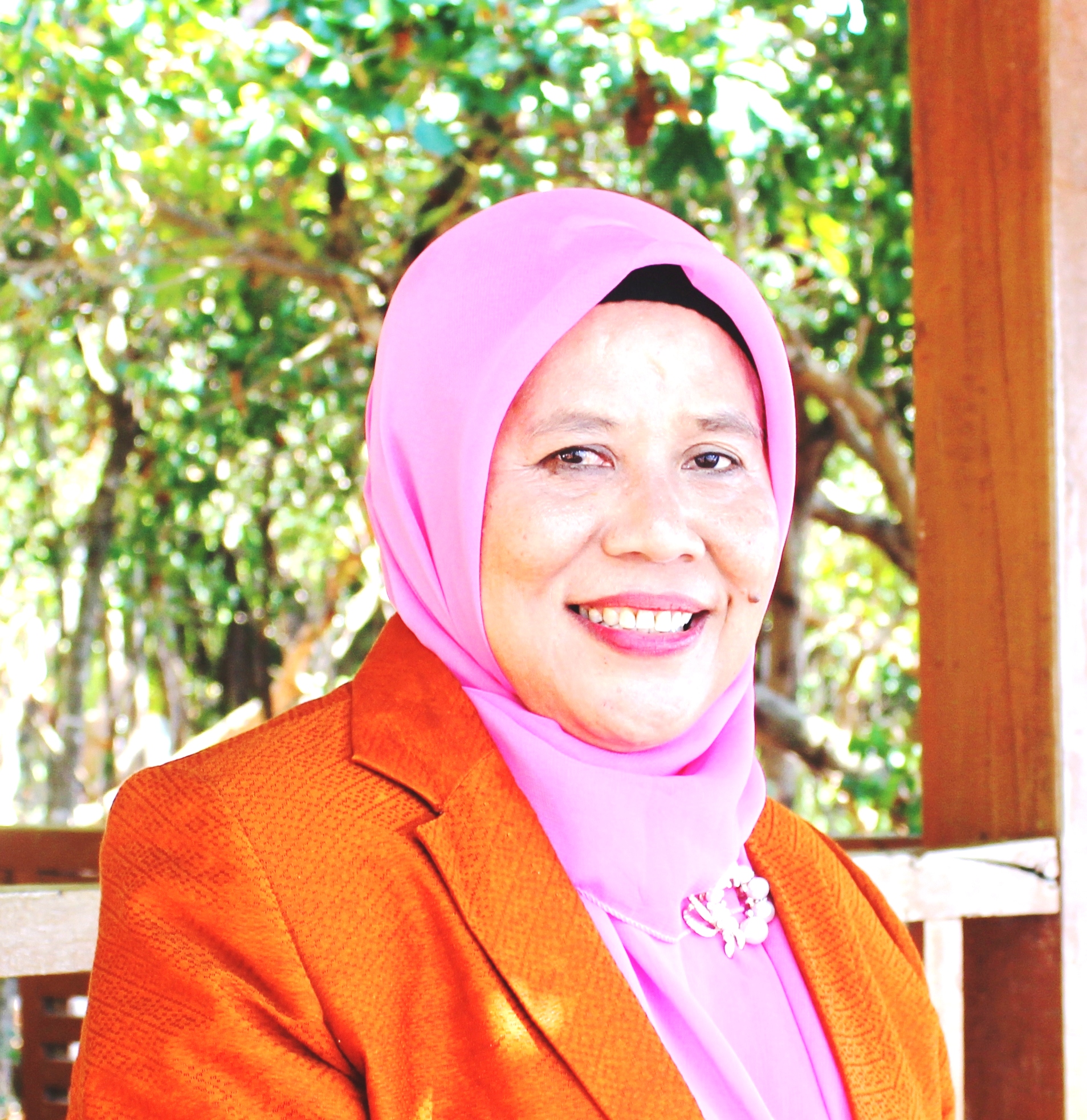 Dr. Dra. Muslimat, M.Hum.